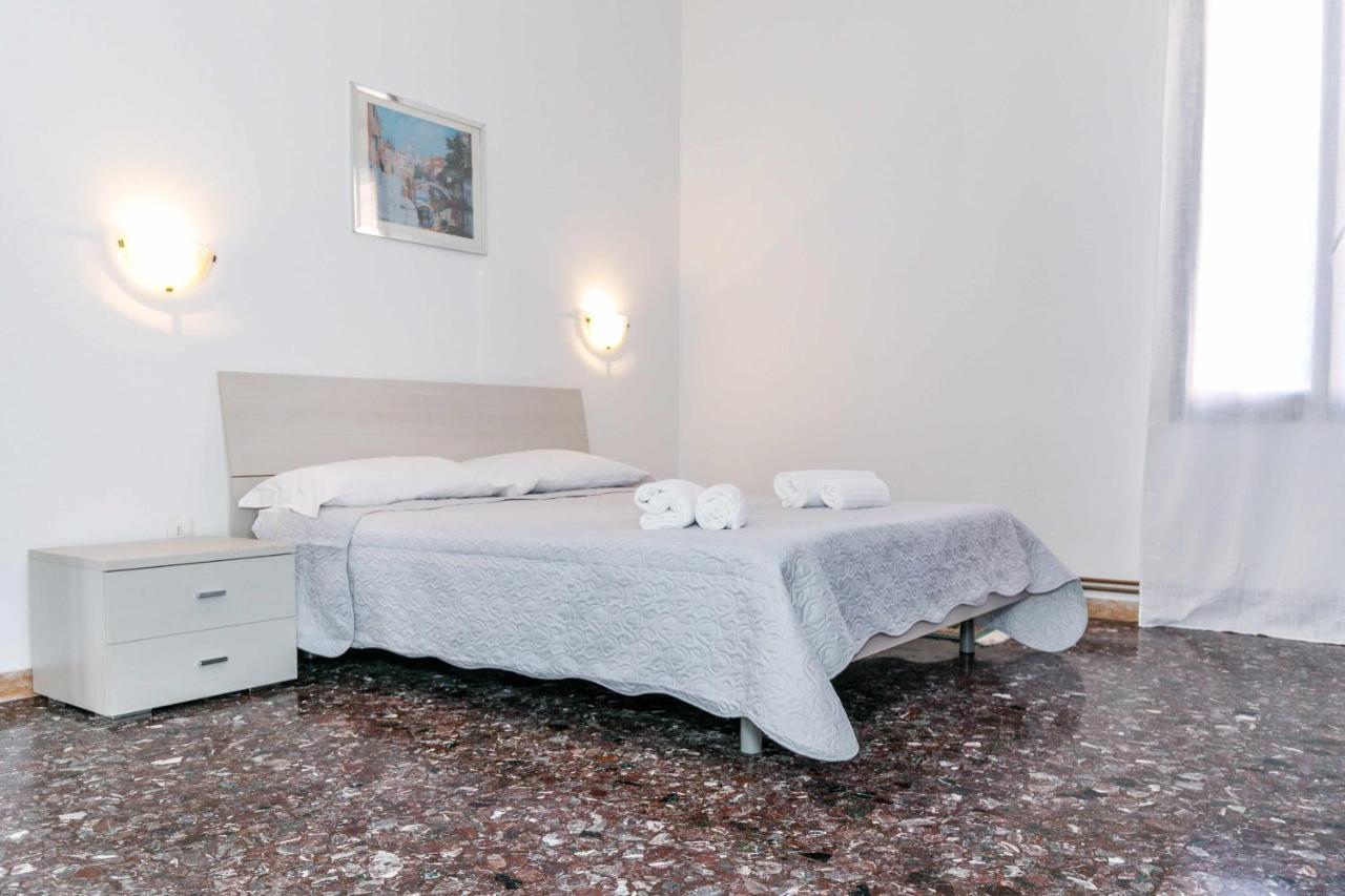 Ferienwohnung 11 Venice Garden Private Garden Parking Free Marghera Exterior foto